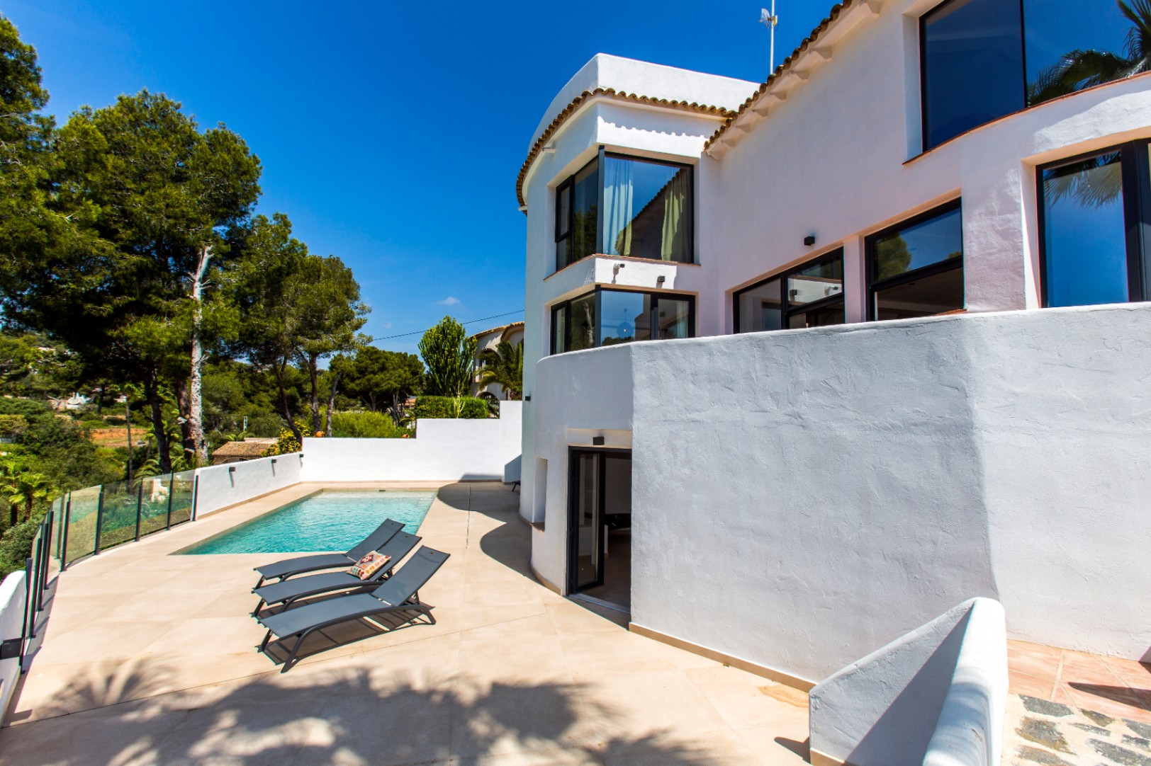 BE.H-926 - Renovated sea-view villa for sale in Benissa