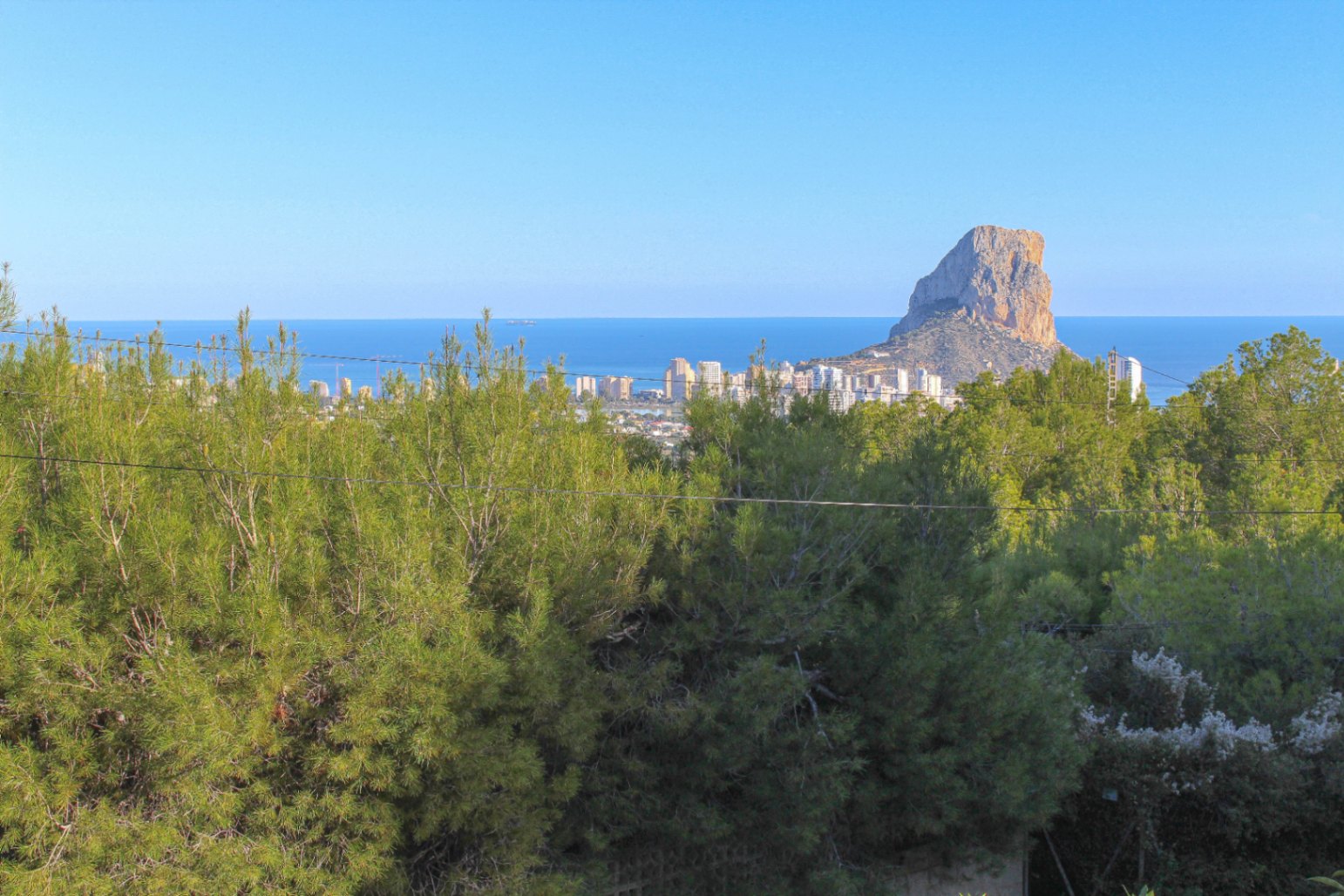 Villa con vistas al mar y terreno adicional en venta en Calpe