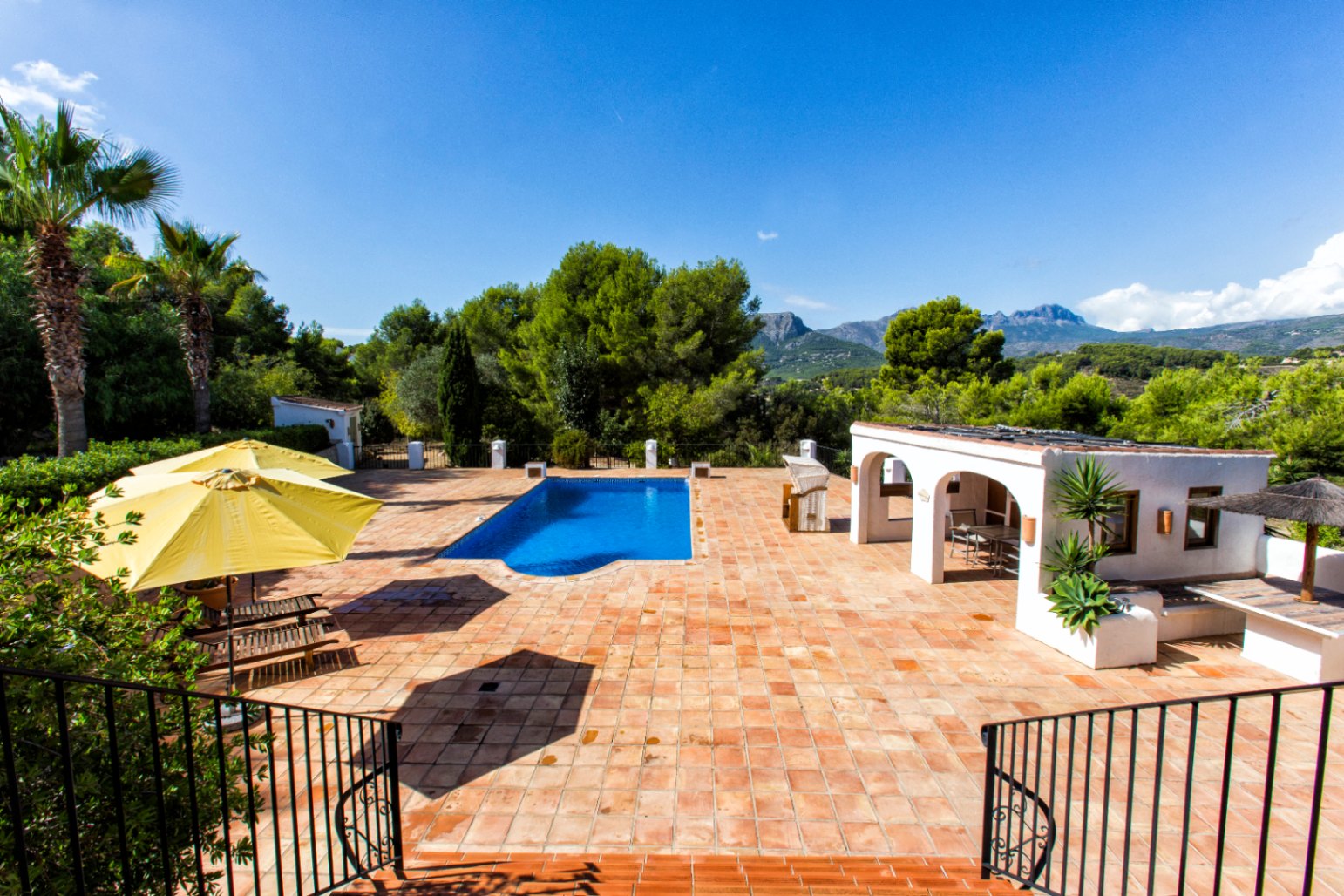 Spacious finca with beautiful panoramic views for sale in Benissa