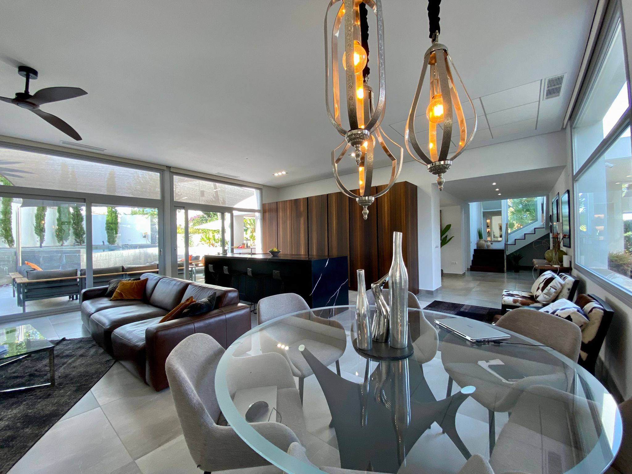 Luxuriöse moderne Villa zu verkaufen in Moraira, Pla del Mar