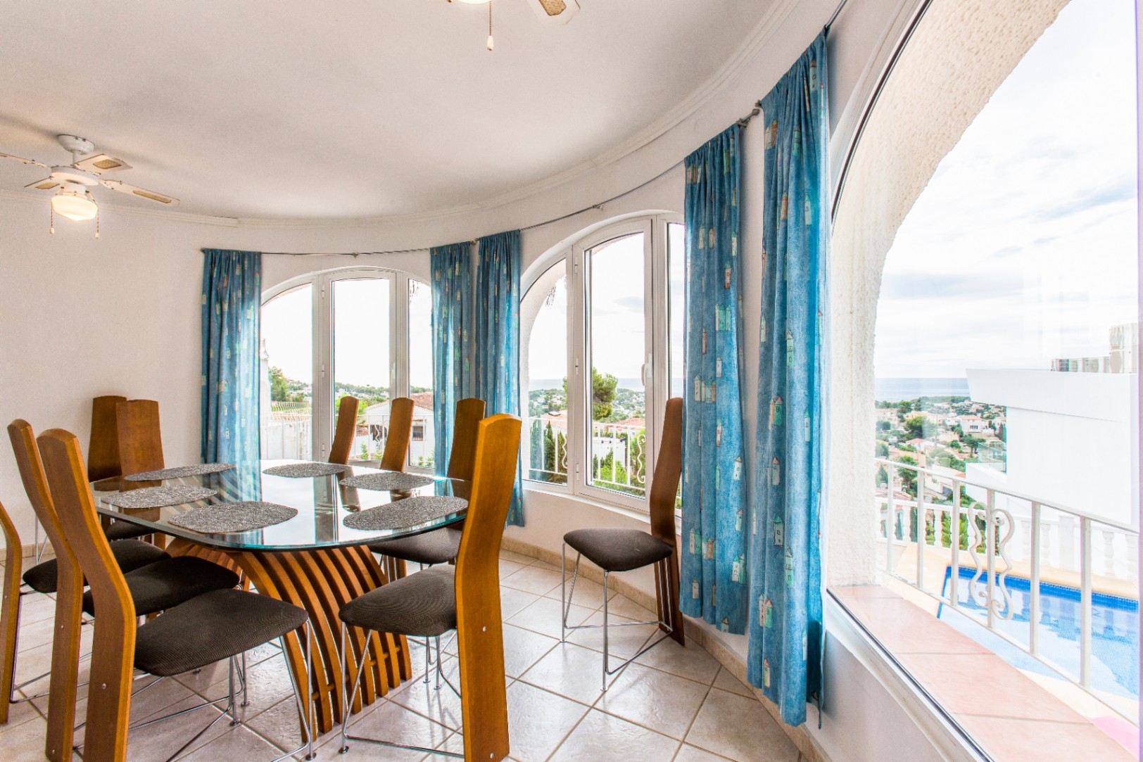 Villa met zeezicht bestaande uit 3 appartementen te koop in Benissa
