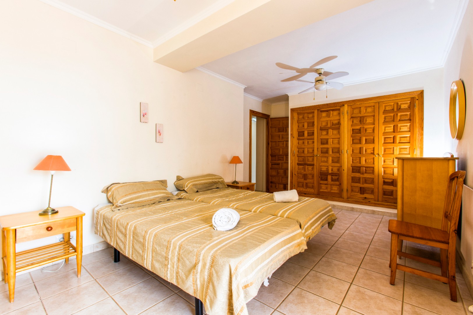 Villa met zeezicht bestaande uit 3 appartementen te koop in Benissa