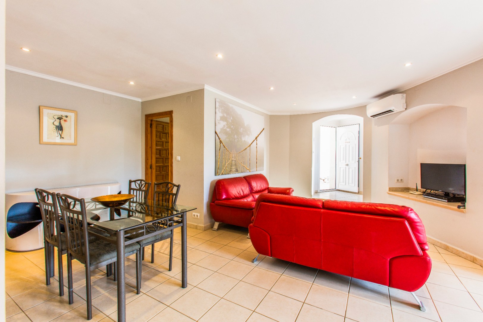 Villa mit Meerblick bestehend aus 3 Wohnungen zu verkaufen in Benissa