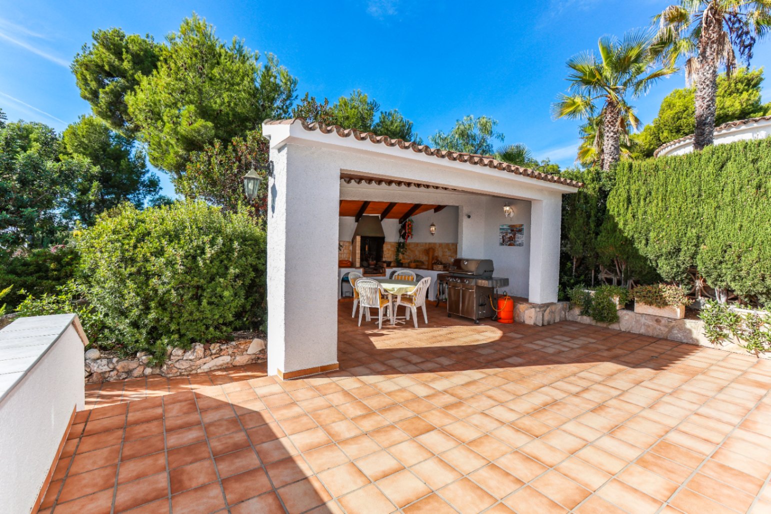 Spacious villa with large plot for sale in Moraira