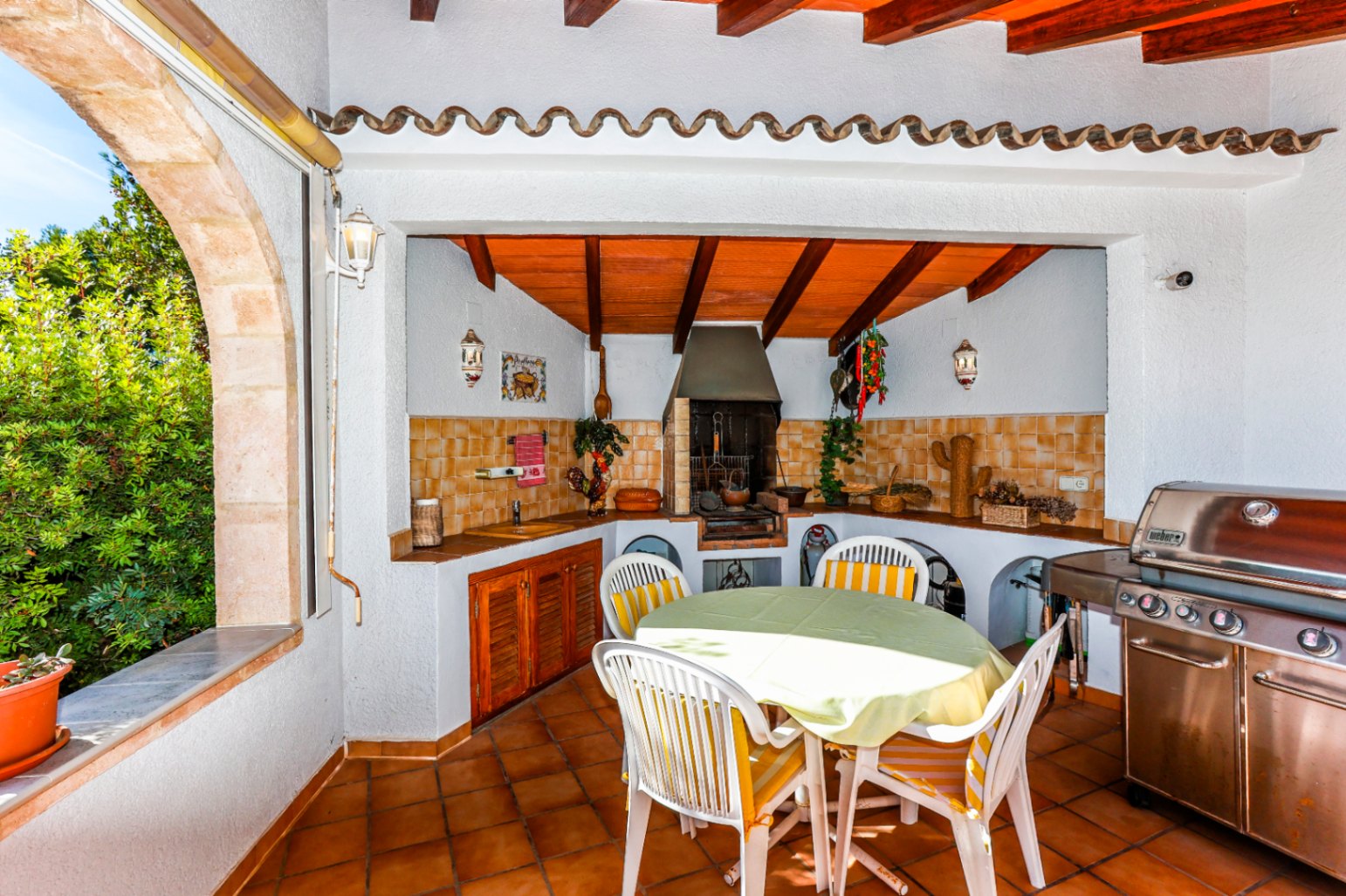 Ruime villa met groot perceel te koop in Moraira