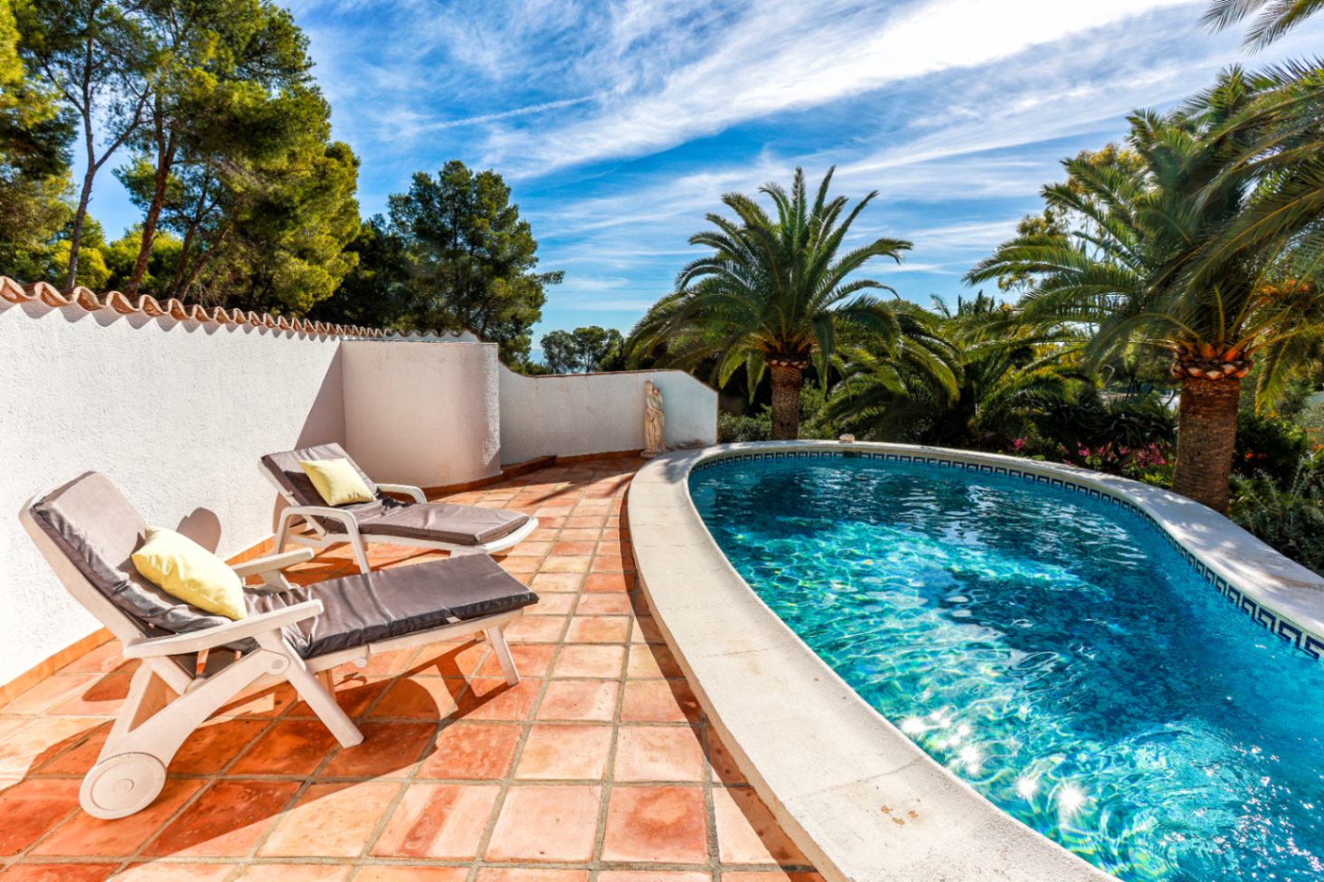 Spacious villa with large plot for sale in Moraira