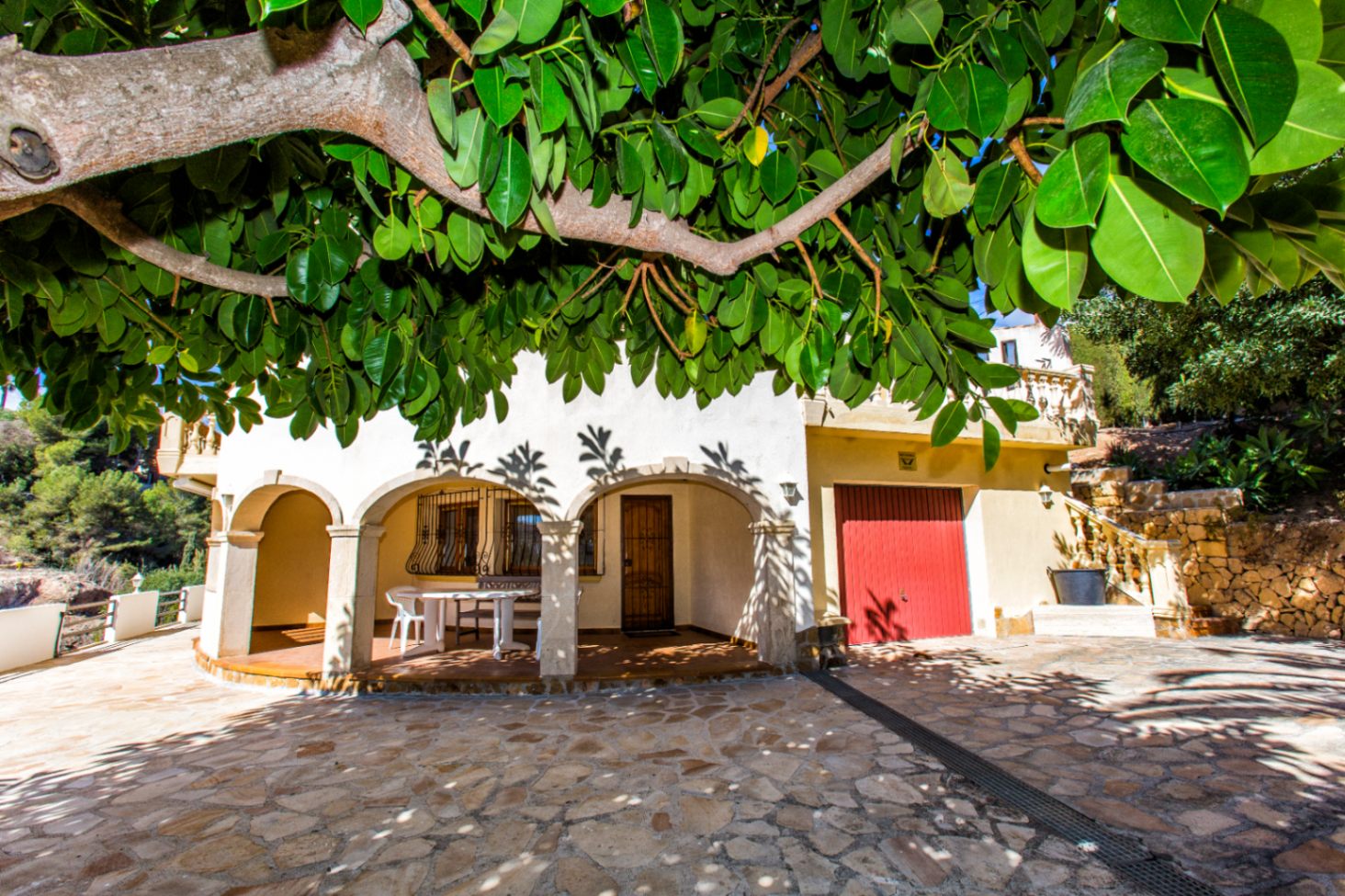 Villa avec beau jardin et vue sur la mer à vendre à Baladrar, Benissa
