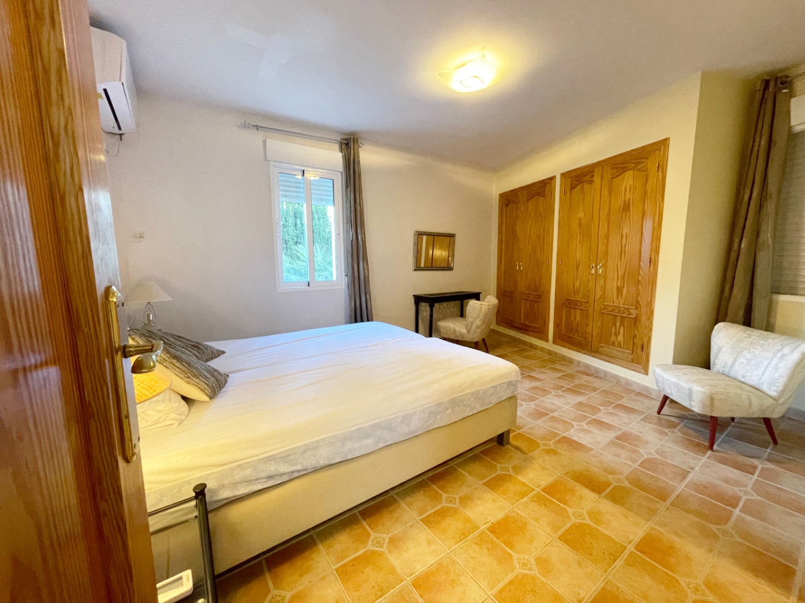 Villa met 4 zelfstandige appartementen te koop in Calpe