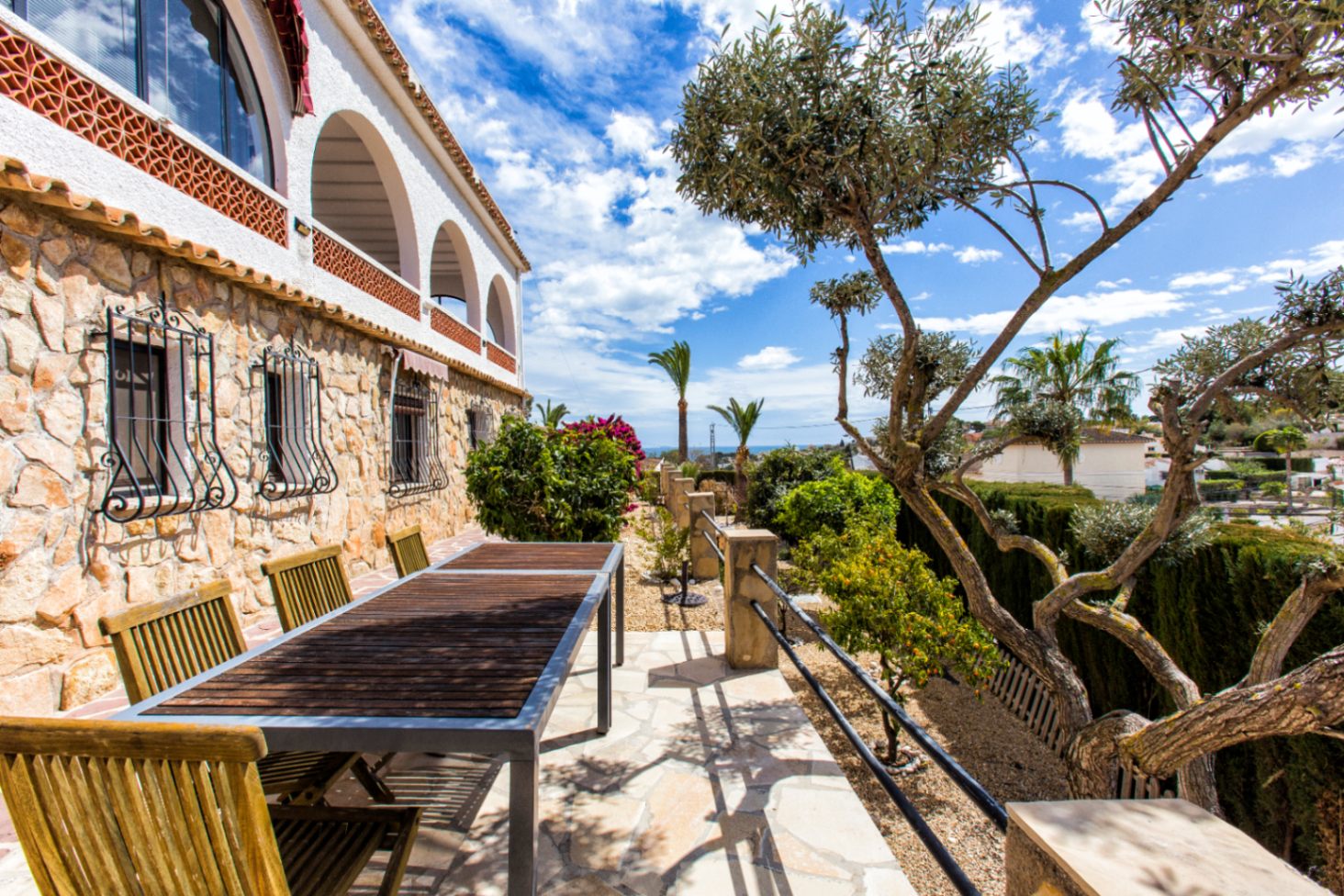 Well-kept villa with sea views for sale in Benissa