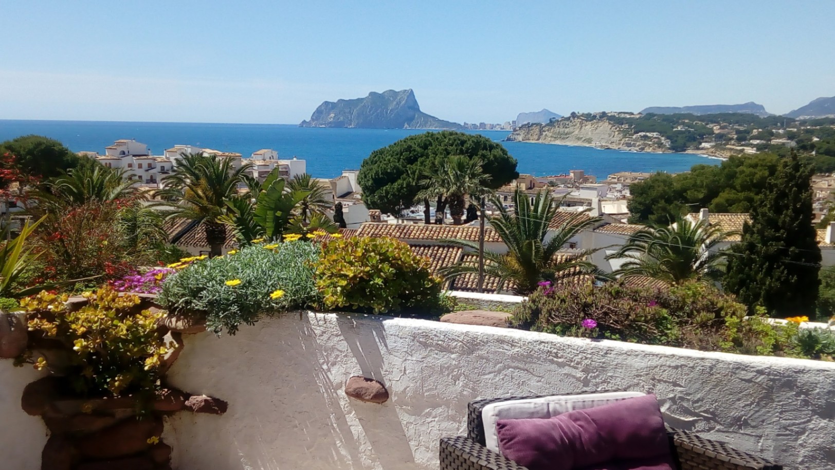 Spacious, traditional sea view villa for sale in Moraira