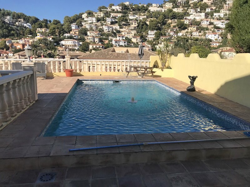 Villa with 4 apartments for sale in Benissa