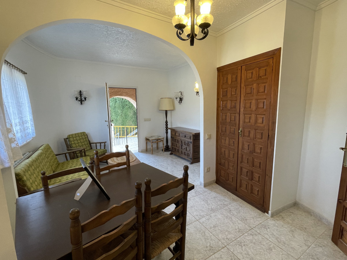 Villa con 3 apartamentos y vista al mar en venta en Calpe