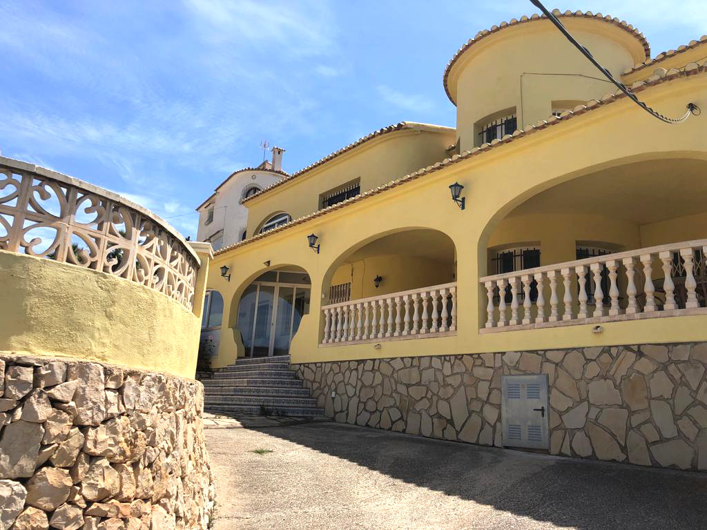 Villa avec 4 appartements à vendre à Benissa