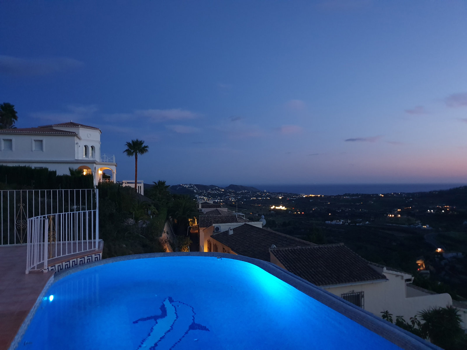 Villa amplia con fantástica vista al mar en venta en Teulada