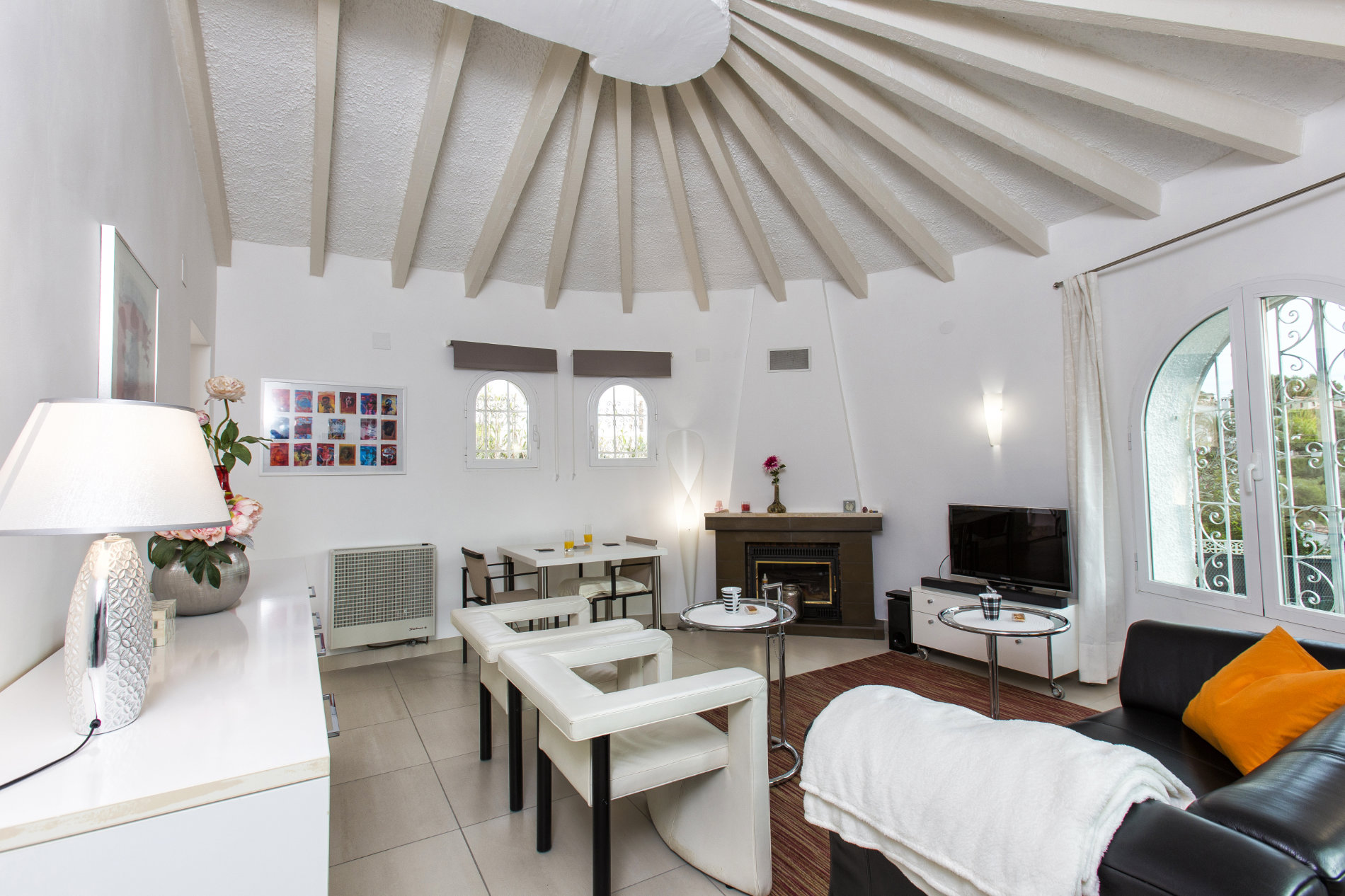 Renovierte Villa mit separater Wohnung in Strandnähe zu verkaufen in Benissa