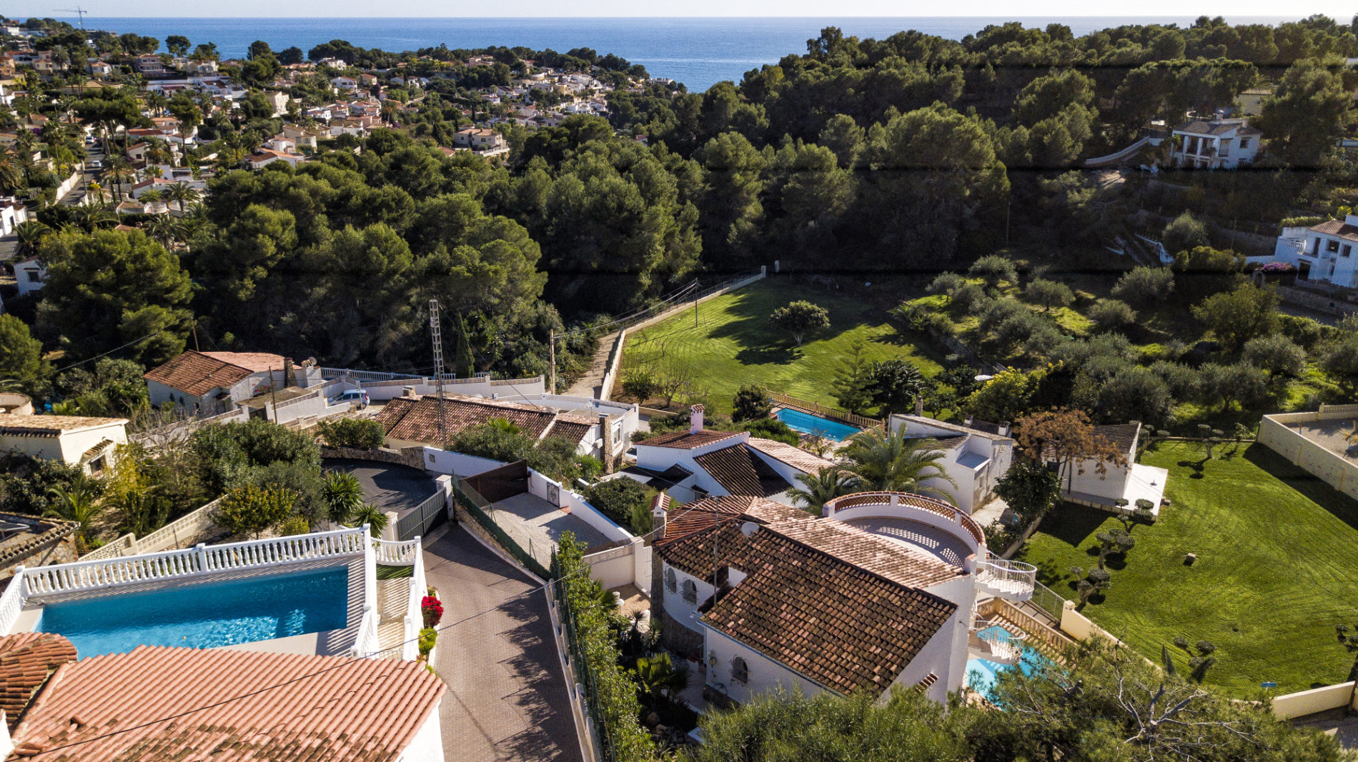 Villa reformada con piso independiente cerca de la playa en venta en Benissa