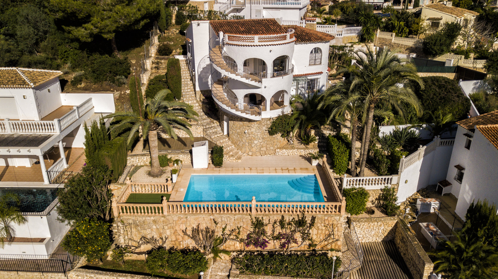 Villa rénovée avec appartement séparé près de la plage en vente à Benissa