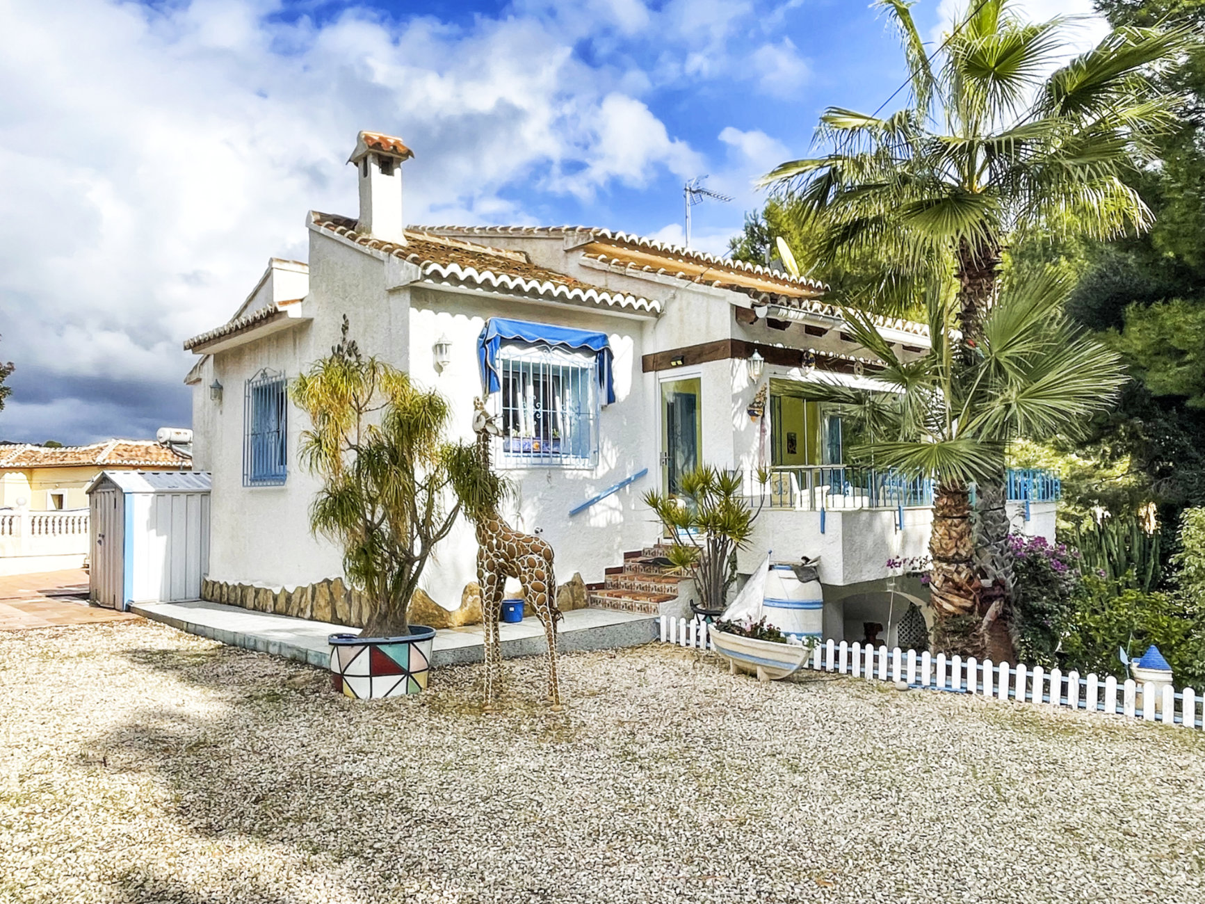 Villa in need of TLC for sale in Cap Blanc, Moraira